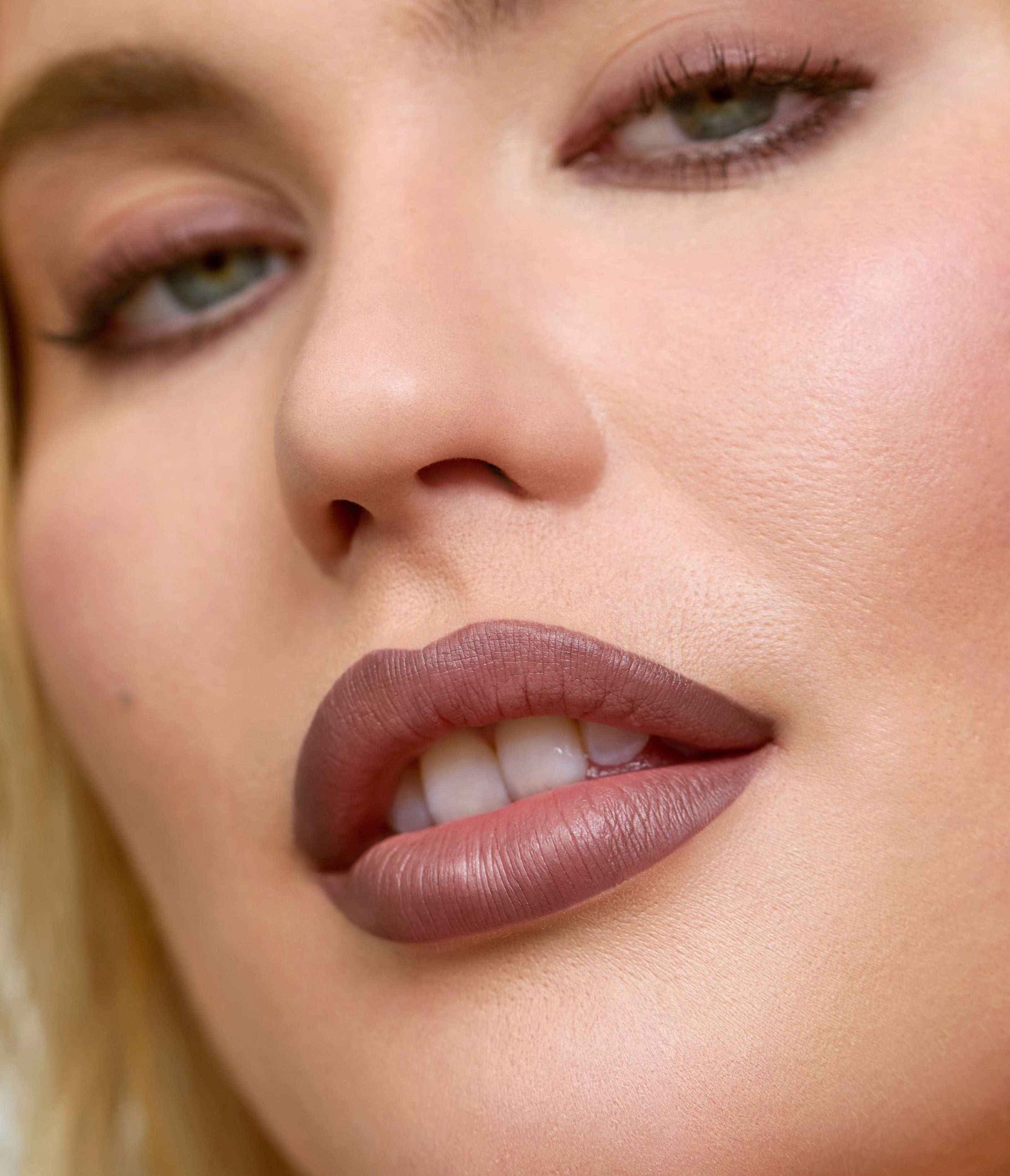 Close-up of model wearing Aleph Eye/Lip Multiliner Fig