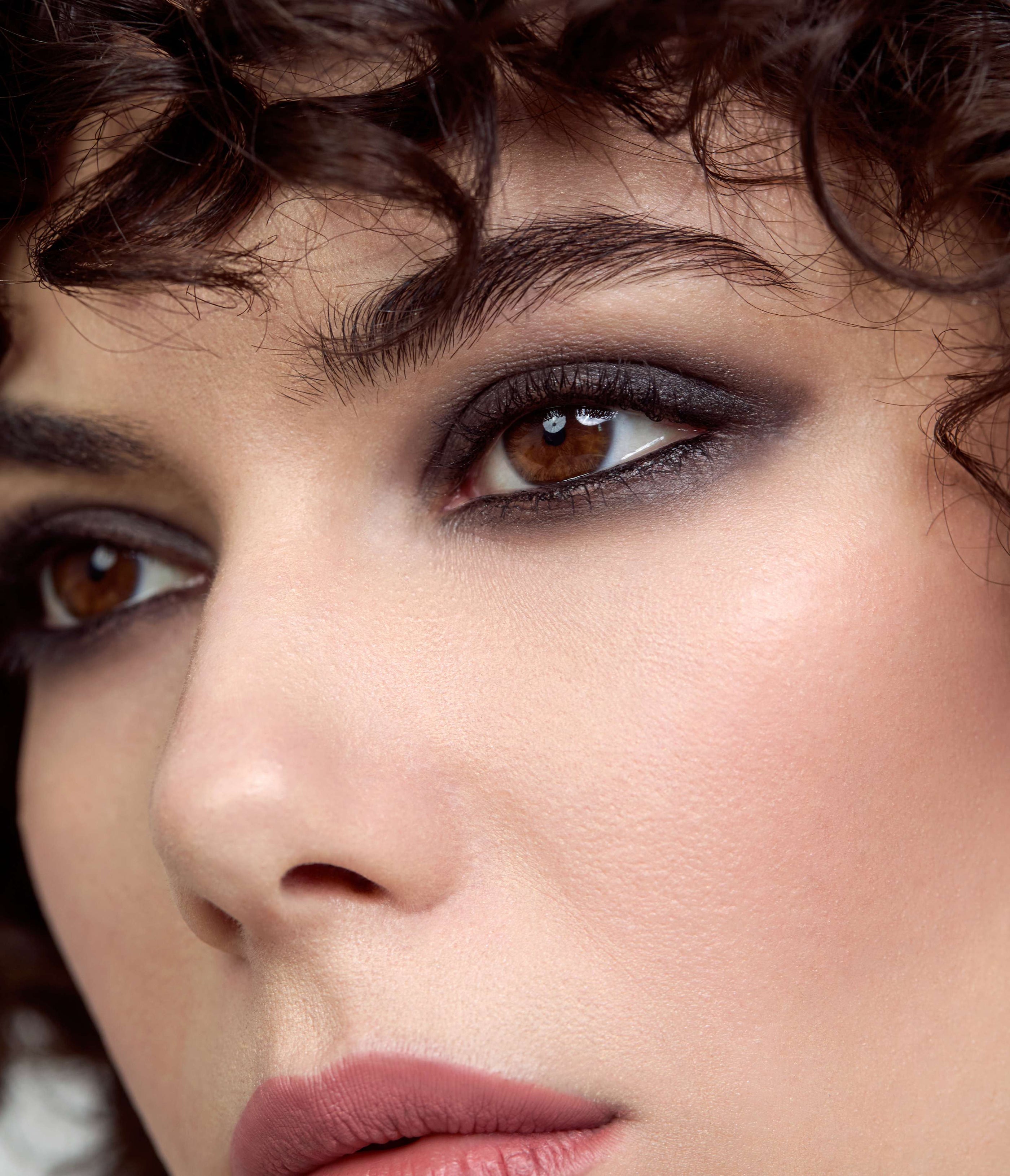 Aleph model wears a Smokey Eye using Eye/Lip Multi-Liner Noir 
