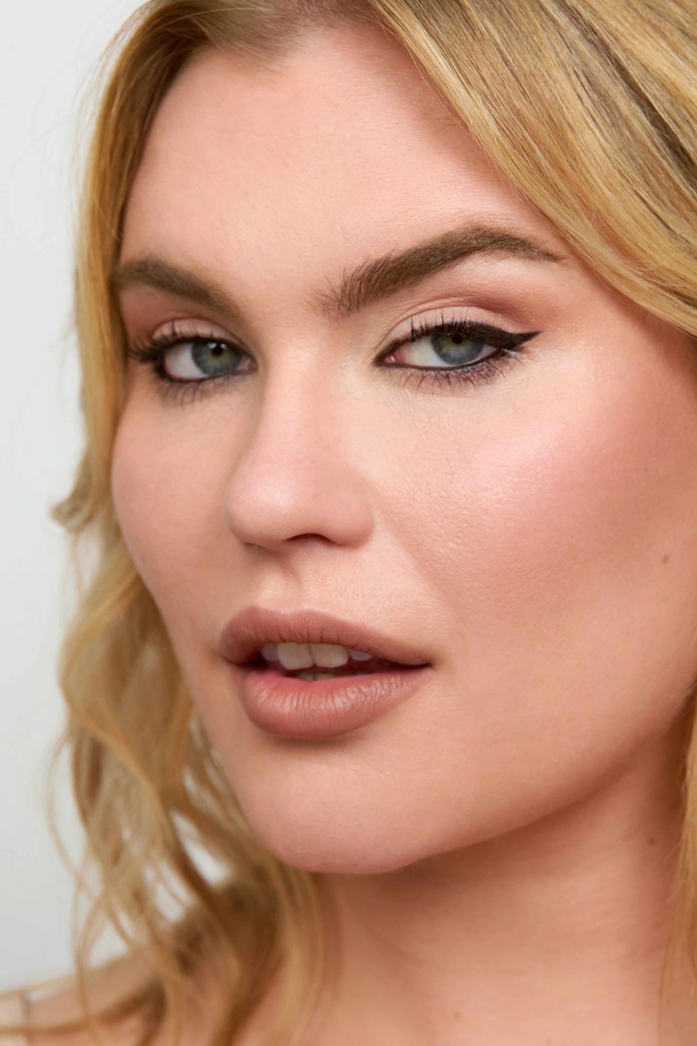 Model wears Aleph Eye/Lip Multi-Liner Noir