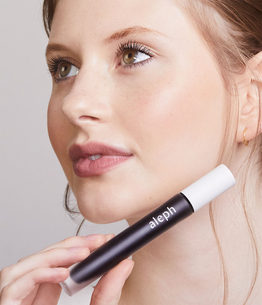 Model wears the new Lift/Lengthen Mascara